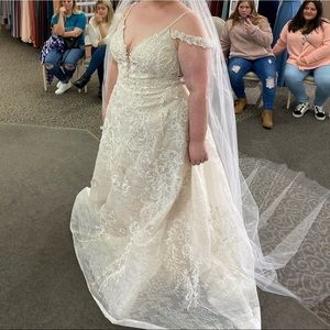 Oleg Cassini Ivory/Stone Wedding Dress size 18